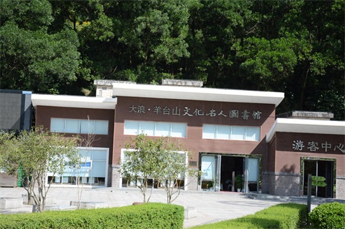 被称为深圳西北部第一高峰,海拔587米,也是深圳第八高山