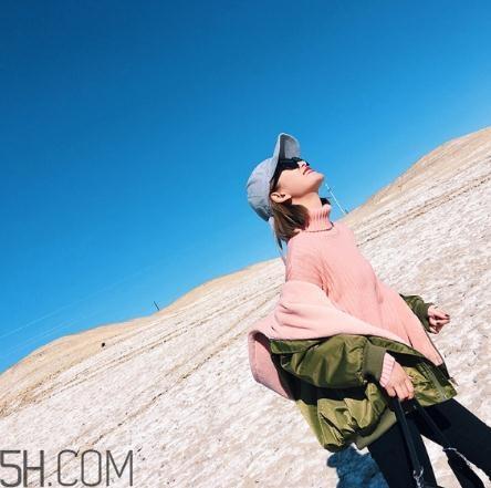 粉色内搭怎么配外套?冬季也要风度与温度共存 粉色内搭怎么配外套?冬季也要风度与温度共存