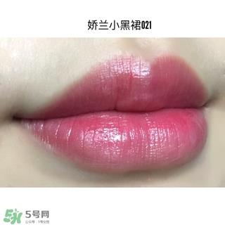 娇兰小黑裙唇膏口红021试色 娇兰小黑裙021试色图