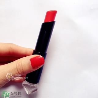 娇兰小黑裙唇膏口红021试色 娇兰小黑裙021试色图