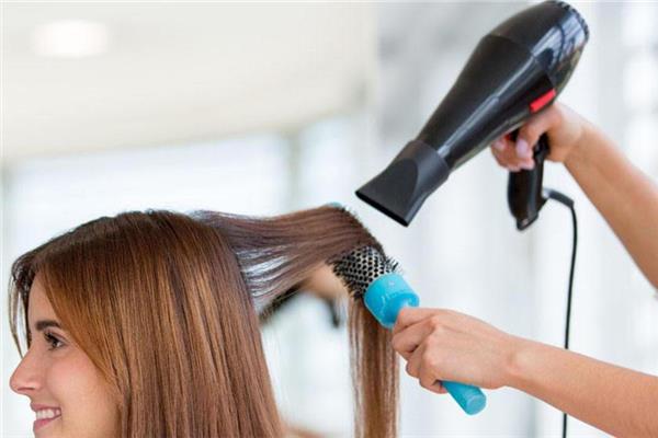 吹风机用冷风吹还是热风吹好 吹风机正确用法