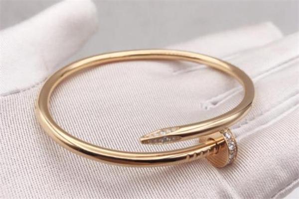 卡地亚和梵克雅宝哪个好 卡地亚和梵克雅宝哪个档次高 卡地亚和梵克雅宝哪个好 卡地亚和梵克雅宝哪个档次高