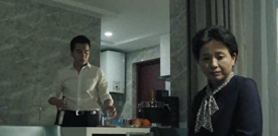 比祁同伟大10岁的梁璐,其实是位妈妈专业户,演技的确了得