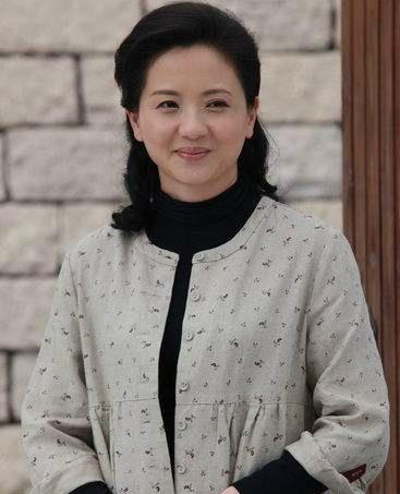 比祁同伟大10岁的梁璐,其实是位妈妈专业户,演技的确了得