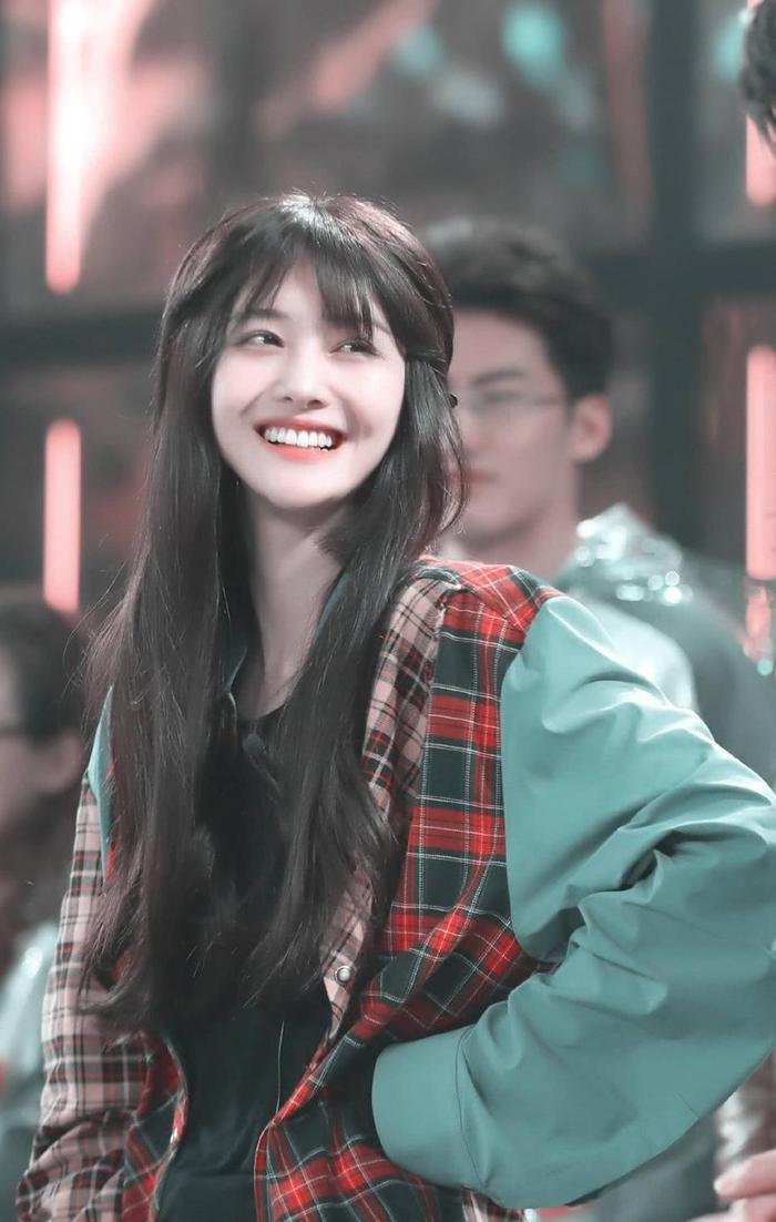 郑爽男友张恒穿西装革履的正面照曝光,风度翩翩,既阳刚又帅气!