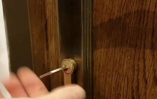 门锁不灵活用什么润滑,门锁不灵活用什么润滑油图6