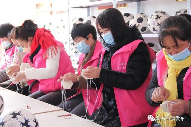 女足风采谱新篇（嘎查女足巧手缝出）(3)