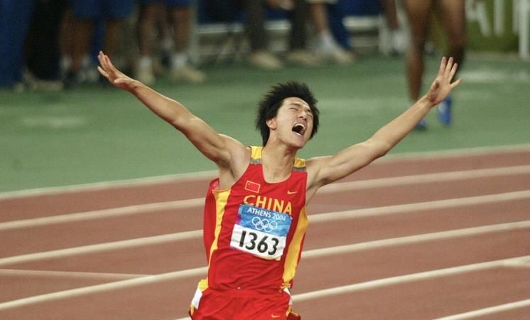 2004年雅典奥运会上刘翔夺取110米栏金牌以多少秒的成绩保持11年之久的世界纪录