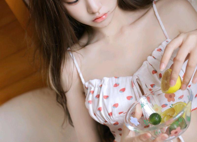 湖南：22岁女子失恋后抱着男闺蜜崩溃大哭：我这么漂亮怎么也被骗