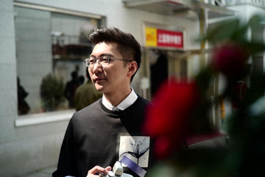 40岁陈数全家近照,二婚丈夫与李云迪齐名,待继子亲厚视如己出