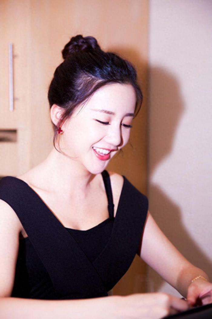 《新倚天屠龙记》殷素素的扮演者陈欣予，原来可以这么美！！！