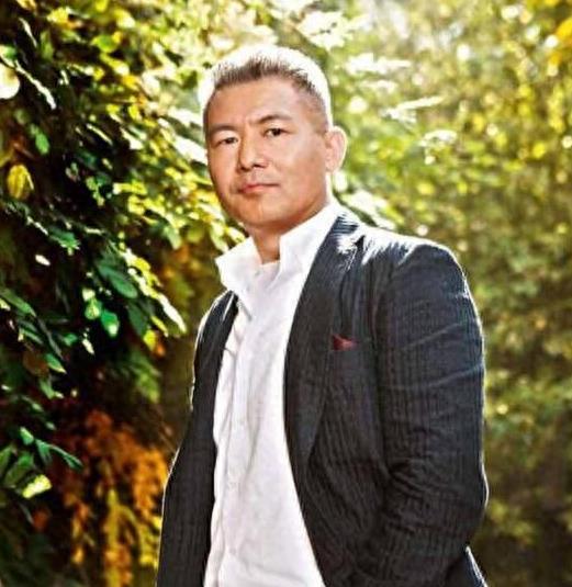 那英50岁富豪老公孟桐近照曝光,背景神秘身家巨富却低调无比!