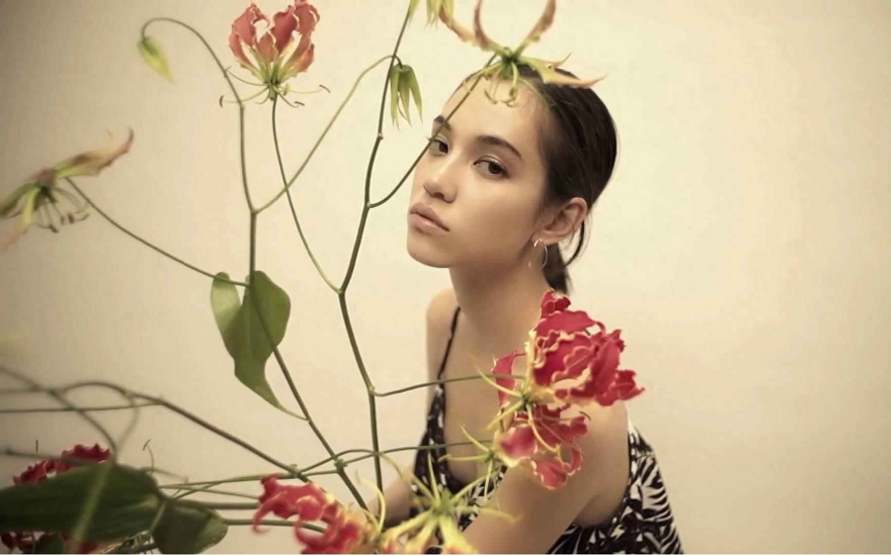 原来她就是《挪威的森林》的绿子,混血面孔太洋气了