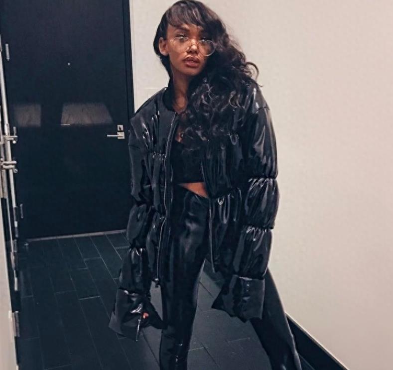 魔术师养女高调上线!和EJ关系铁,爱炫富坐私人飞机去学校