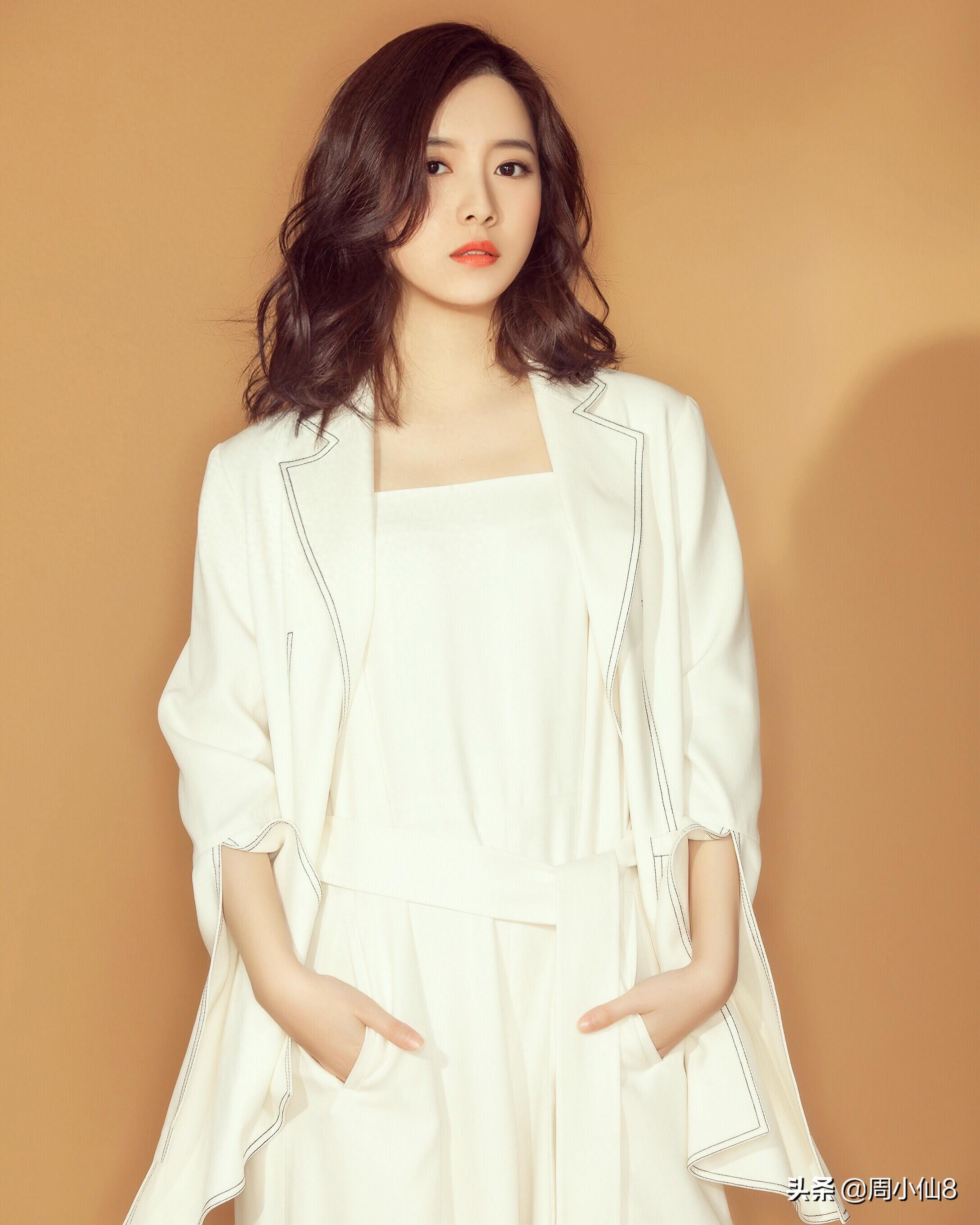 冯丽丽，影视女演员，被誉为“气质女神”